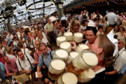 慕尼黑啤酒节 最动人的啤酒和美女